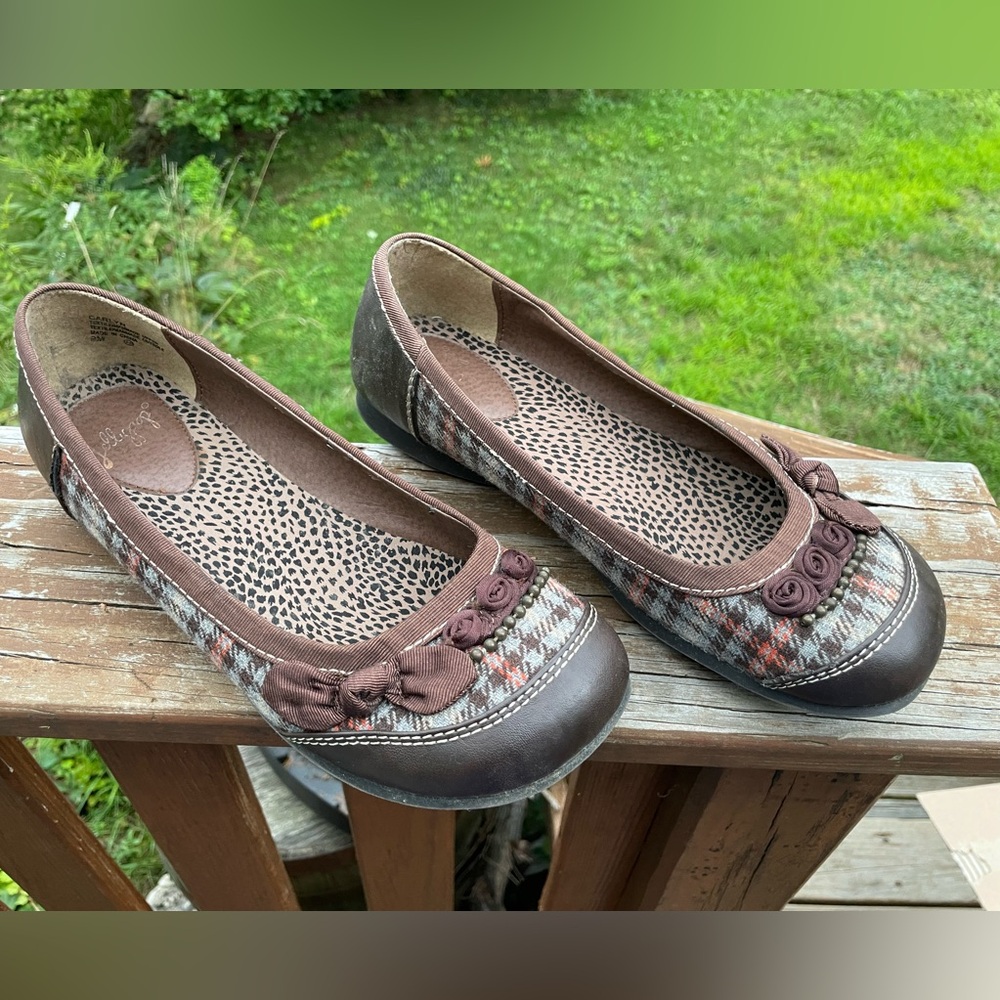 Women’s flats